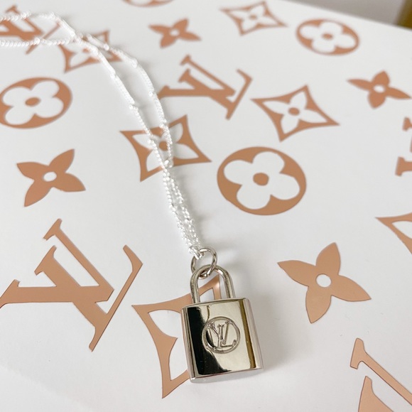 Silver Lock Necklace - Picture 1 of 1